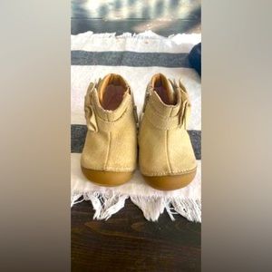 Stride rite shoes practical brand new my days barely wore them